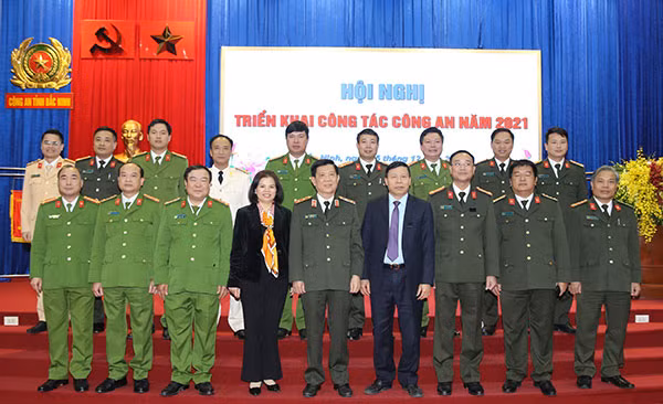 Thứ trưởng Nguyễn Văn Sơn và các đại biểu tại Hội nghị.