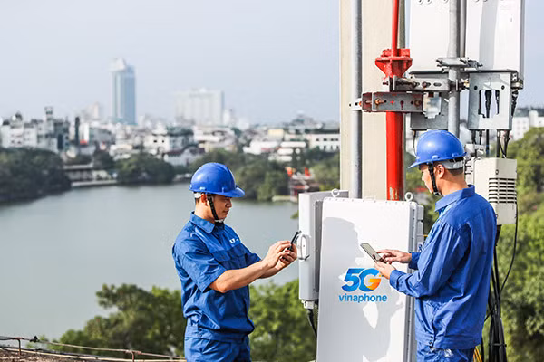 VinaPhone là nhà mạng đầu tiên của Việt Nam phát sóng 5G đồng thời tại 2 thành phố lớn.
