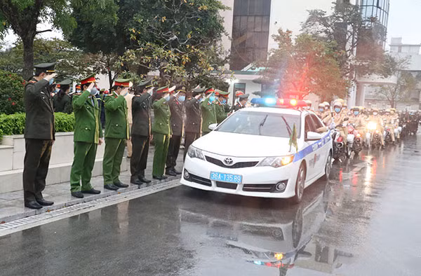 Các lực lượng ra quân thực hiện cao điểm. Các lực lượng ra quân thực hiện cao điểm.
