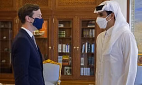 Jared Kushner và Quốc vương Qatar, Emir Sheikh Tamim bin Hamad al-Thani ở thủ đô Doha.