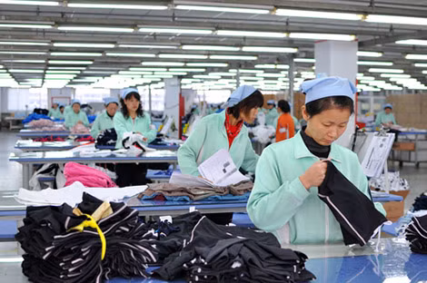 Trung Quốc đang vấp phải sự mâu thuẫn giữa việc thúc đẩy nhu cầu trong nước và gia tăng xuất khẩu.