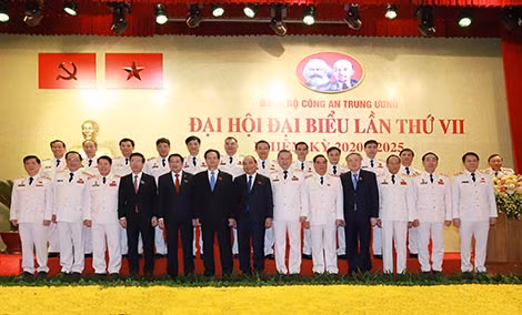 Thủ tướng Nguyễn Xuân Phúc với các đại biểu tại đại hội.