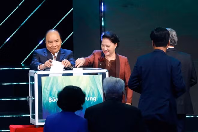 Thủ tướng Nguyễn Xuân Phúc, Chủ tịch Quốc hội Nguyễn Thị Kim Ngân và các đồng chí lãnh đạo, nguyên lãnh đạo Đảng, Nhà nước, lãnh đạo các ban, bộ ngành trực tiếp ủng hộ tại chương trình