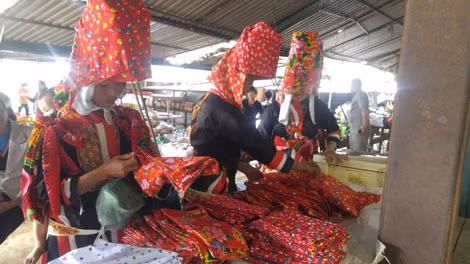 Bà con dân tộc thiểu số ở Bình Liêu.