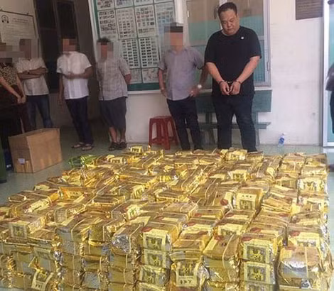 Trùm buôn ma túy và lượng lớn tang vật bị cảnh sát TP Hồ Chí Minh phát hiện hồi cuối năm 2019. Trùm buôn ma túy và lượng lớn tang vật bị cảnh sát TP Hồ Chí Minh phát hiện hồi cuối năm 2019.