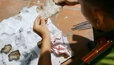 Một số tài liệu mà Lê Thái Phong (con trai Lê Thái Thiện) đốt phi tang khi bị khám xét nhà.