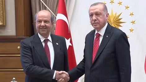 Thủ tướng Ersin Tatar có sự hậu thuẫn của Tổng thống Thổ Nhĩ Kỳ Recep Tayyip Erdogan.