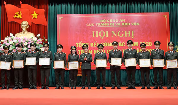 Nhiều cá nhân, tập thể được các cấp khen thưởng. Nhiều cá nhân, tập thể được các cấp khen thưởng.