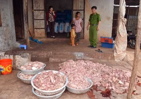 Cảnh sát phòng chống tội phạm về môi trường Công an Gia Lai phát hiện cơ sở sản xuất mỡ bẩn.