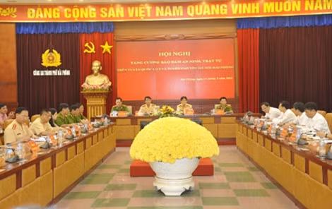 Toàn cảnh hội nghị.