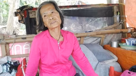 Bà Lan trong căn lều.