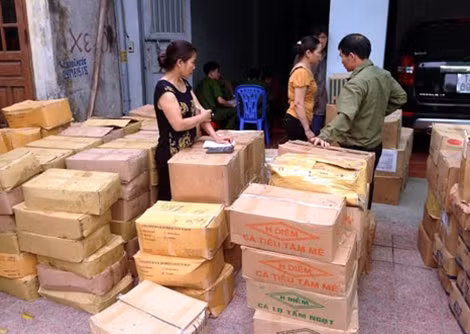 Hơn 3 tấn cá khô không nguồn gốc đóng trong thùng caton bị thu giữ.