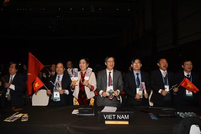 Đoàn đại biểu Việt Nam vui mừng khi Nghệ thuật Bài Chòi Trung Bộ Việt Nam trở thành DSVH phi vật thể đại diện của nhân loại (ảnh: Phạm Cao Quý).
