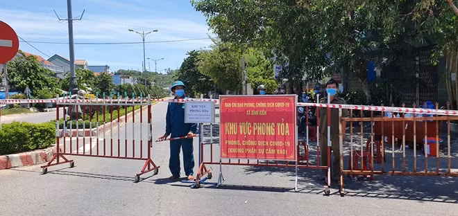 Nhiều khu dân cư ở TP Tuy Hòa đã được cách ly, phong tỏa. Ảnh: Hữu Toàn