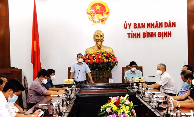 Ông Nguyễn Phi Long - Chủ tịch UBND tỉnh Bình Định phát biểu tại cuộc họp báo