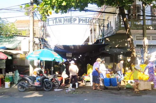 Từ 14h chiều ngày 29/6, chợ Tân Hiệp đã tạm thời đóng cửa.