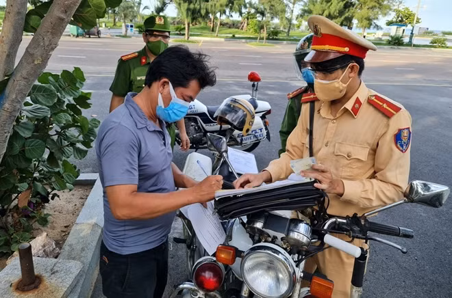 Công an TP Tuy Hòa (Phú Yên) tăng cường kiểm tra xử lý vi phạm về phòng, chống dịch