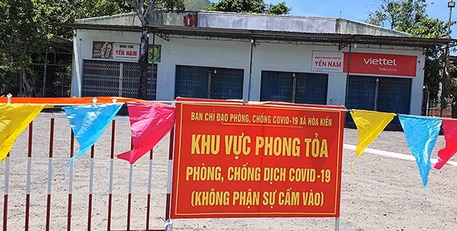 Quán cơm Yến Nam ở xã Hòa Kiến, TP Tuy Hòa do bệnh nhân 13.960 làm chủ đã được phong tỏa từ sáng sớm ngày 24/6