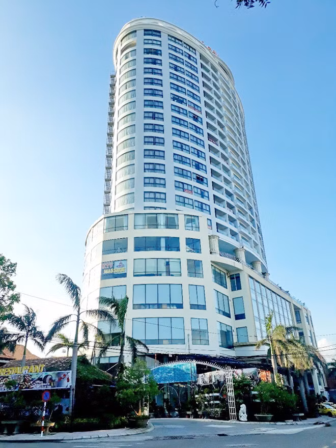 Dự án khách sạn nhưng Tổng Giám đốc Công ty Bách Việt vẫn tự ý chuyển hóa thành căn hộ du lịch để ký kết hợp đồng bán cho nhiều khách hàng trong khi tài sản đó đã thế chấp cho ngân hàng. Ảnh : Hữu Toàn Dự án khách sạn nhưng Tổng Giám đốc Công ty Bách Việt vẫn tự ý chuyển hóa thành căn hộ du lịch để ký kết hợp đồng bán cho nhiều khách hàng trong khi tài sản đó đã thế chấp cho ngân hàng. Ảnh : Hữu Toàn