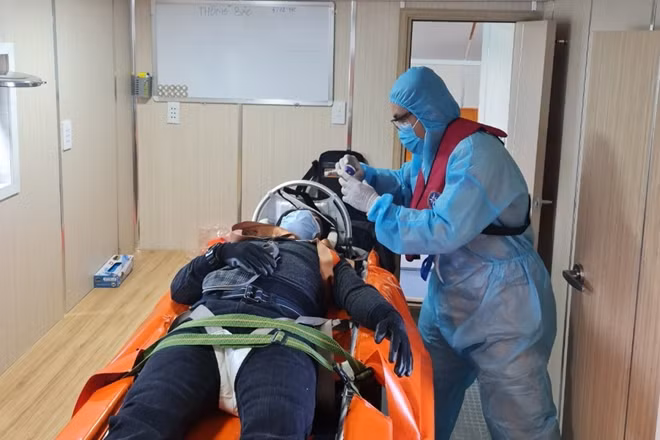 Kiểm tra sức khỏe bệnh nhân