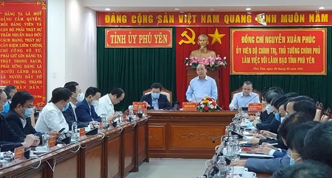 Thủ tướng Chính phủ Nguyễn Xuân Phúc phát biểu chỉ đạo tại buổi làm việc với lãnh đạo tỉnh Phú Yên.