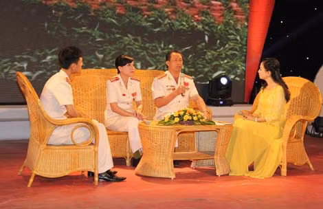 Các đại biểu tại buổi giao lưu.