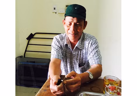 Ông Phan Đăng Hiếu - (ở Khối 9, phường Nghi Thủy, TX Cửa Lò, Nghệ An) kể chuyện nhận lại tài sản. Ông Phan Đăng Hiếu - (ở Khối 9, phường Nghi Thủy, TX Cửa Lò, Nghệ An) kể chuyện nhận lại tài sản.