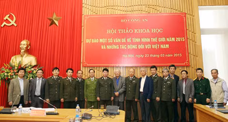 Thượng tướng Bùi Văn Nam, Ủy viên TW Đảng, Thứ trưởng Bộ Công an cùng các đại biểu tham dự Hội thảo.