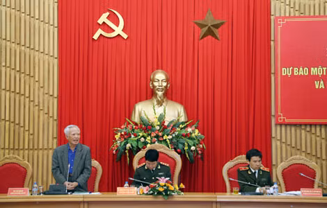 Đồng chí Vũ Khoan, nguyên Bí thư Trung ương Đảng, nguyên Phó Thủ tướng Chính phủ phát biểu tại Hội thảo.