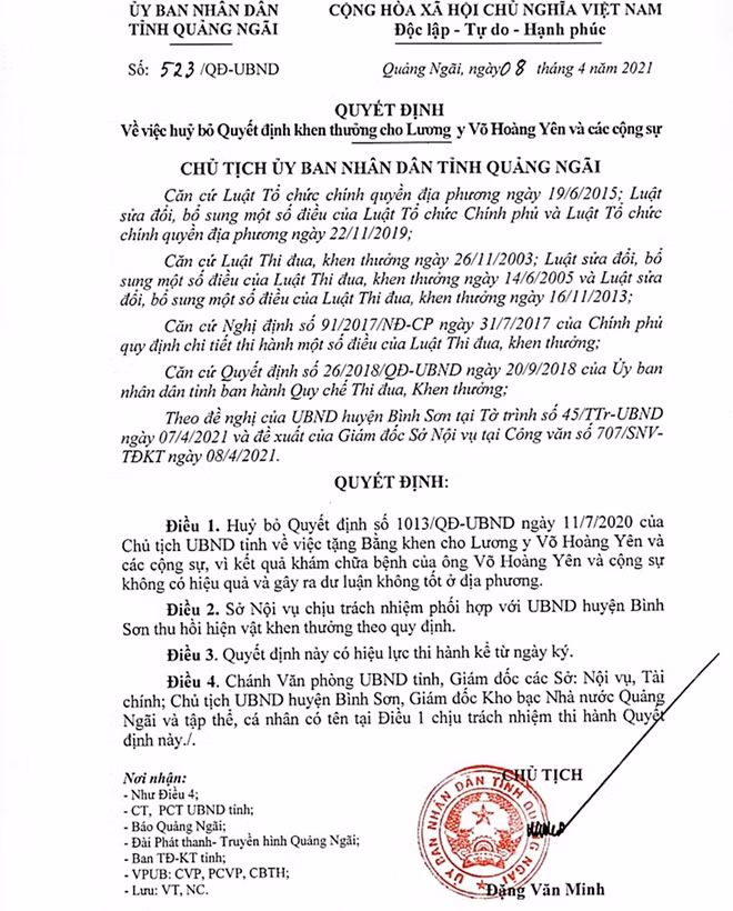 Quyết định của Chủ tịch UBND tỉnh Quảng Ngãi hủy bỏ quyết định khen thưởng ông Võ Hoàng Yên và cộng sự.