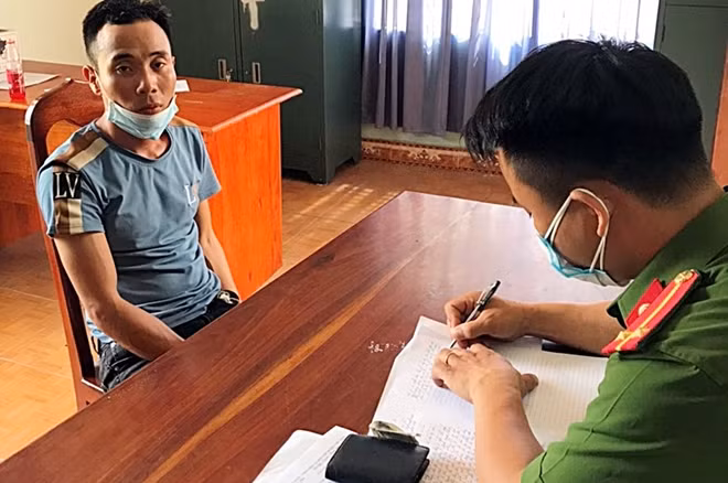 Trần Công Niên tại cơ quan Công an.