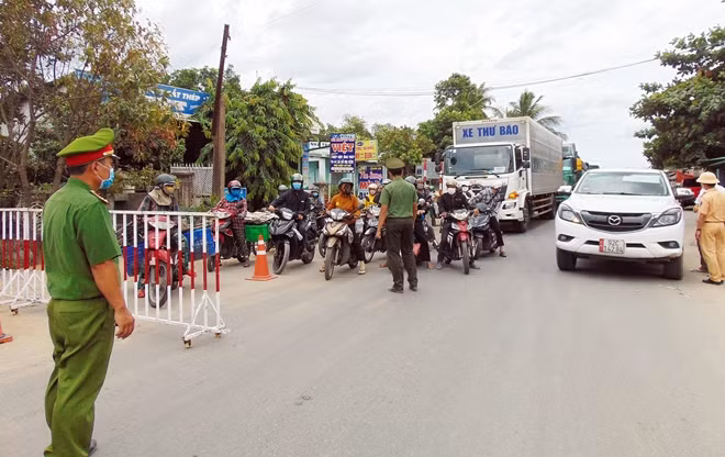 Sau 12h ngày 22/7, nhiều không từ Đà Nẵng đã không vào được Quảng Nam.
