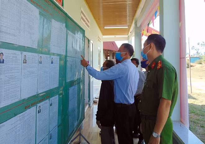 Công an xã Đại Hưng, huyện Đại Lộc tham gia đảm bảo ANTT cho Ngày hội non sông.