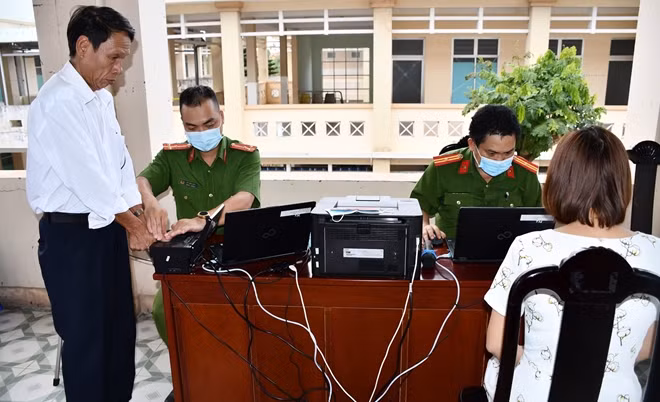 Tổ lưu động làm CCCD tại tỉnh Quảng Nam làm nhiệm vụ.