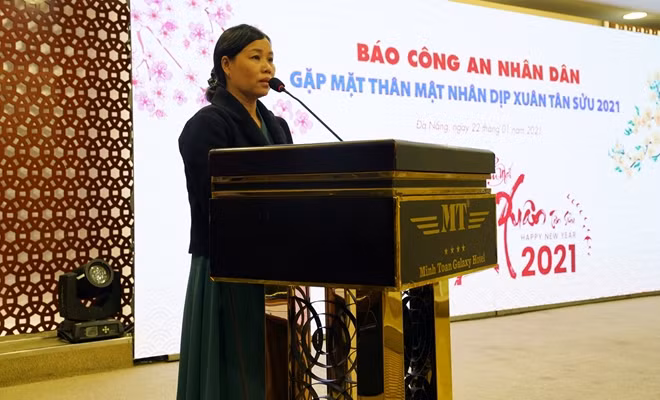 Đồng chí Mai Thị Thu phát biểu tại buổi gặp mặt.