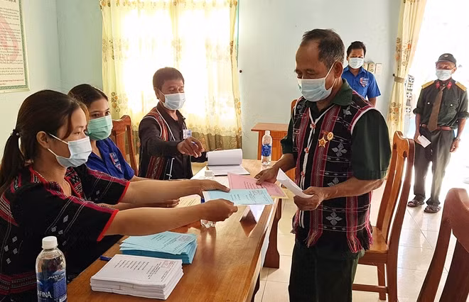Cử tri vùng biên giới huyện Nam Giang, Quảng Nam nô nức tham gia bầu cử.