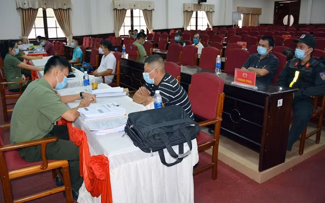 Cơ quan Công an làm việc với các đối tượng.