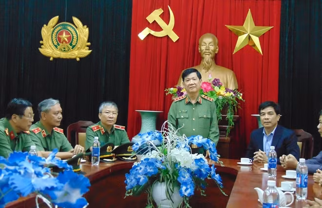 Thứ trưởng Nguyễn Văn Sơn phát biểu tại buổi làm việc.