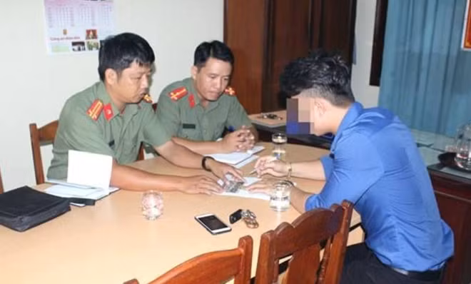 Nguyễn Anh Tuấn tại cơ quan Công an.