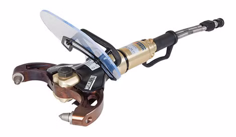 Máy khoan và máy cắt thủy lực khí nén cầm tay của hãng Weber, dụng cụ mà Tiểu đoàn 93 hỗ trợ Lữ đoàn 293 trong chiến dịch giải cứu nạn nhân.