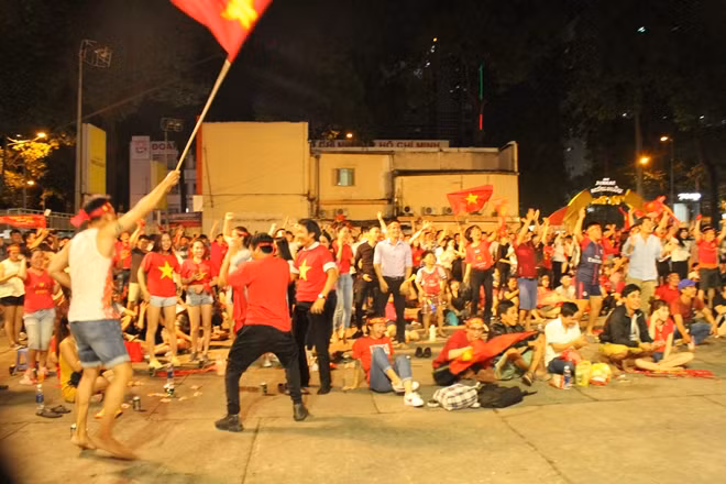 Chiến thắng vinh quang của đội tuyển Việt Nam trước đội tuyển Philippines đã dâng trào cảm xúc của hàng triệu người Việt Nam