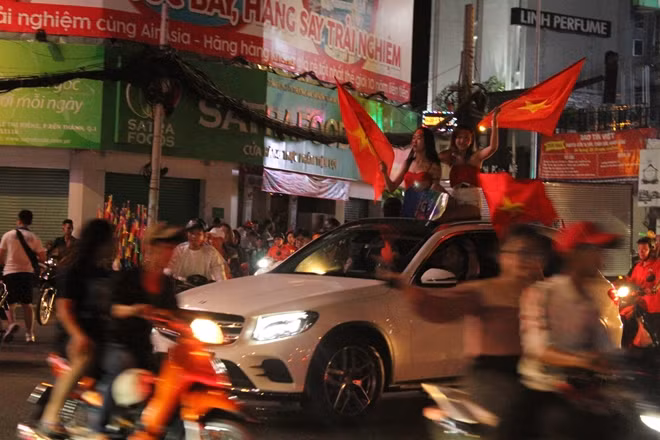Tỉ số hòa 2-2 là tỉ số không mong muốn ở trận lượt đi chung kết, nhưng CĐV đội tuyển Việt Nam hy vọng một chiến thắng ở trận lượt về giành cúp vô địch Suzuki AFF Cup 2018