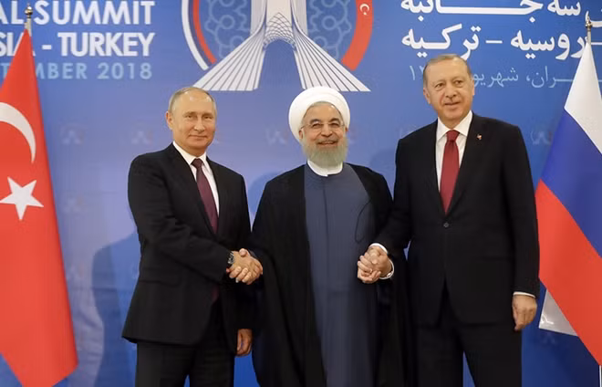 Các nhà lãnh đạo Nga-Iran và Thổ Nhĩ Kỳ tại hội nghị thượng đỉnh 3 bên ở Tehran. Ảnh: TASS
