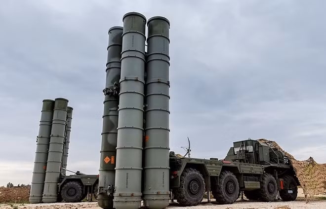 Hệ thống tên lửa S-400 của Nga. Ảnh: TASS
