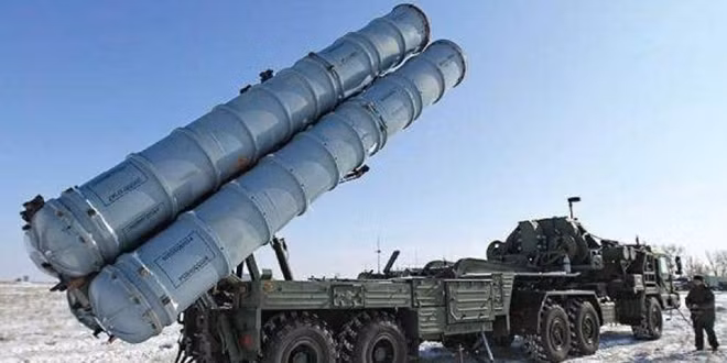 Tổ hợp tên lửa phòng không S-400 của Nga. Ảnh: TASS