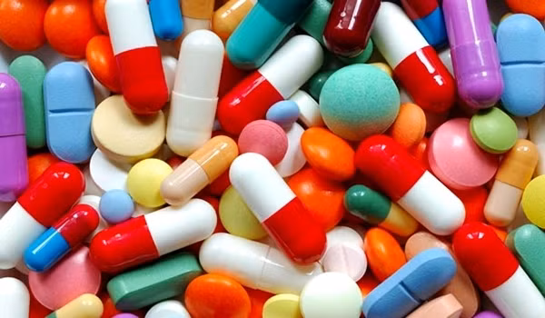 Iran đã sản xuất thành công nhiều loại thuốc điều trị ung thư. Ảnh: Fars News