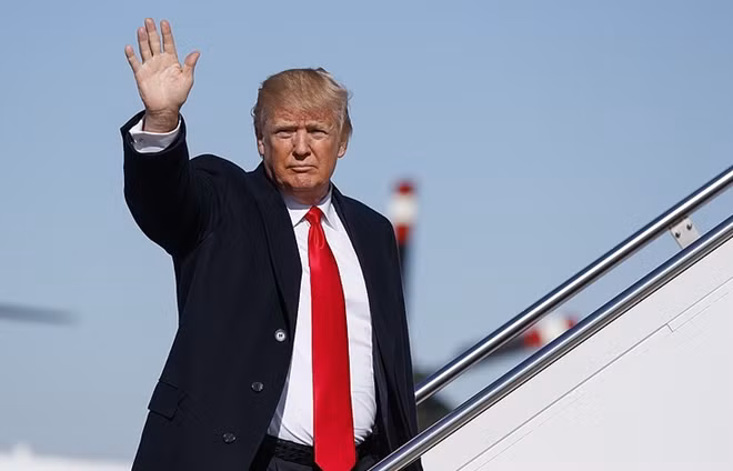 Tổng thống Mỹ Donald Trump lên đường tham dự Hội nghị Kinh tế Thế giới ở Davos. Ảnh: AP