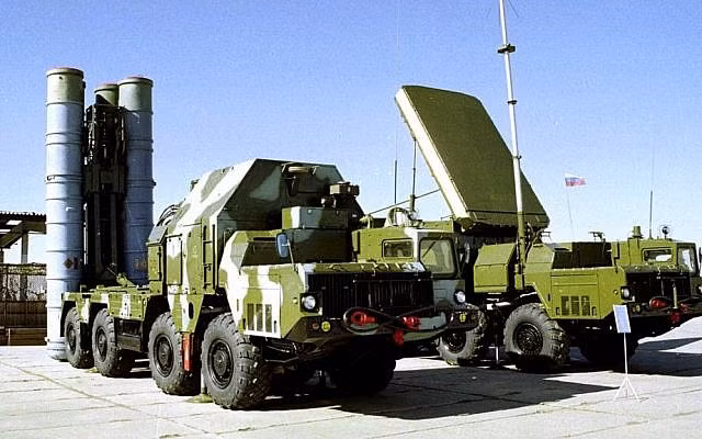 Hệ thống tên lửa S-300 PMU-2 của Nga. Ảnh: TASS