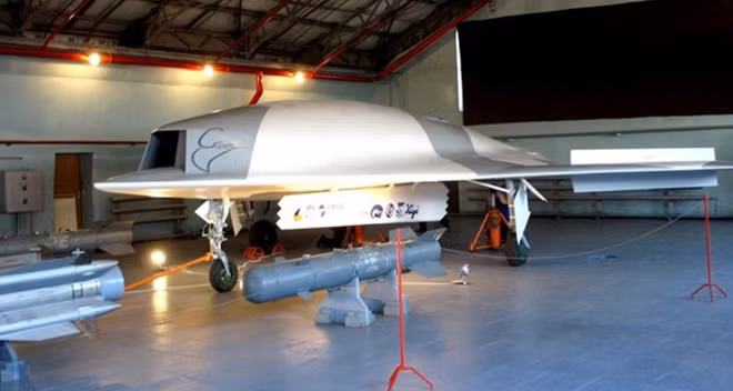 Mẫu UAV hạng năng Skat do hãng Mig chế tạo.