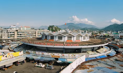 Sau hơn 40 năm khai thác, chợ Đầm đã xuống cấp trầm trọng. Sau hơn 40 năm khai thác, chợ Đầm đã xuống cấp trầm trọng.